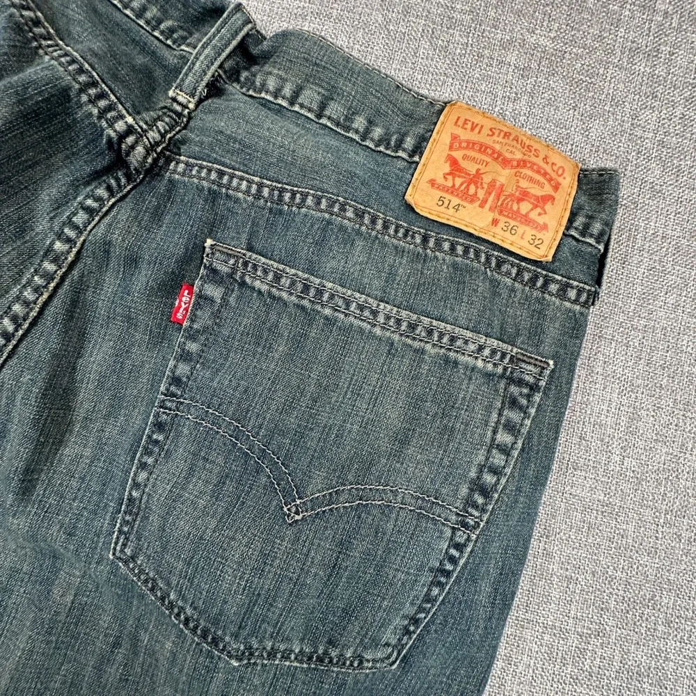 Levis 514 Straight Fit Jeans Mens 36x32 (Fits as 35x32) Blue Medium Wash Denim